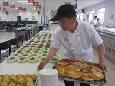 華晨研究院餐廳舉辦“田園美食匯”活動(dòng)